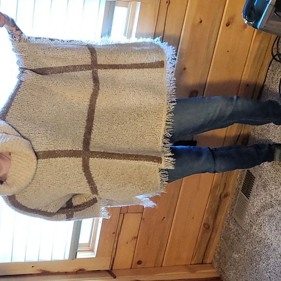 PONCHO - Picture 2 of 2